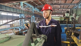 世界杯网址大全英雄周谋，勇救落水人