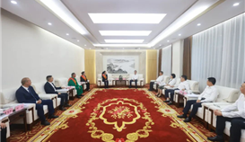 乐山新闻网5月7日报道:赵波赵迎春赖淑芳黄平林会见我市受表彰的全国全省劳动模范和先进工作者代表